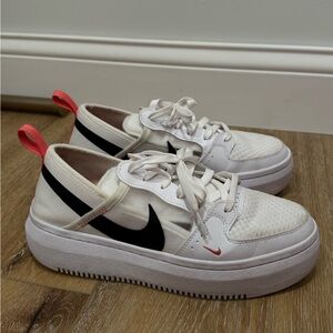 Nike Women’s Size 9 Court Vision Alta